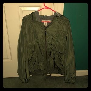 Green two-tone lightweight raincoat